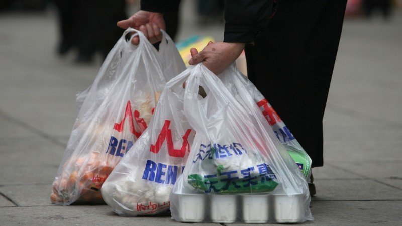 Industria del plástico pide claridad legal tras el veto a las&nbsp;bolsas