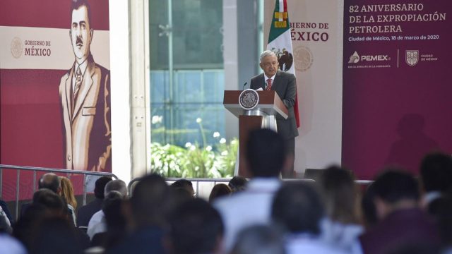 AMLO congela salarios de altos funcionarios por contingencia de&nbsp;coronavirus