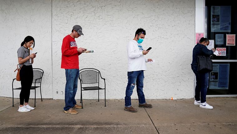 Tasa de desempleo en EU baja más de lo previsto en agosto a&nbsp;8.4%