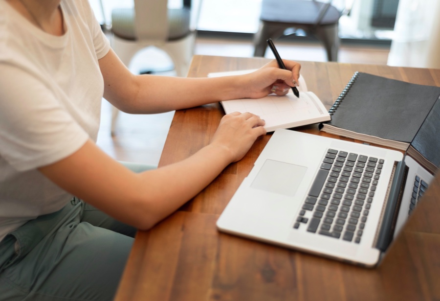 Home office expone brechas del mercado laboral y beneficia a los que más&nbsp;ganan