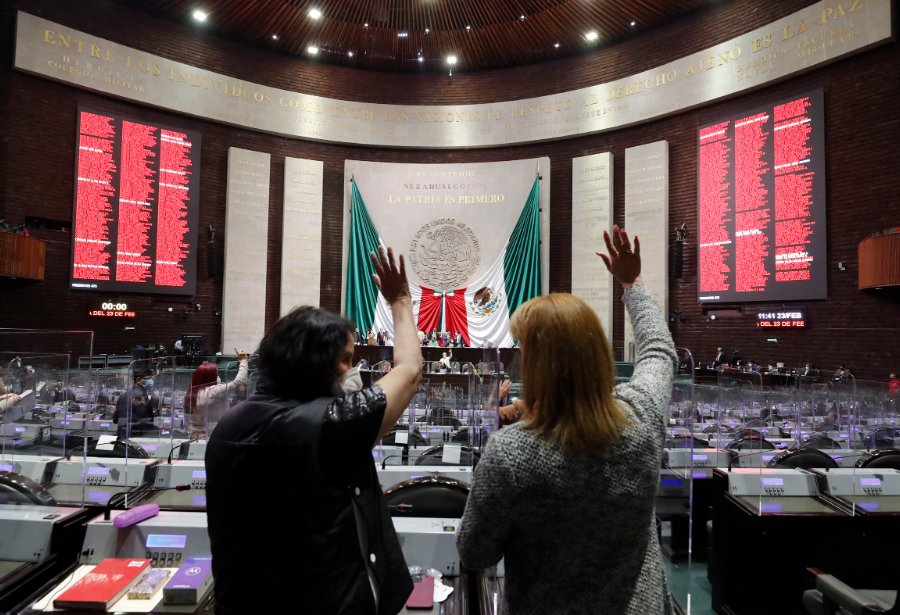 ¿Pensiones en UMAs o en salarios mínimos? El Congreso podría entrarle al&nbsp;tema