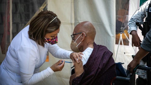 ¿Cómo se elige dónde comenzar a poner las vacunas contra&nbsp;Covid-19?