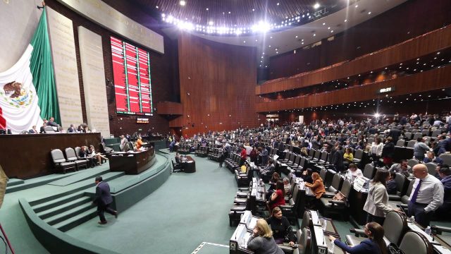 155 diputados que buscan reelección renuncian a apoyos&nbsp;económicos