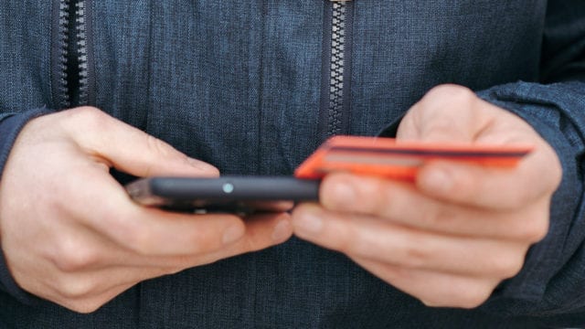 Mexicanos dicen adiós a las tarjetas de crédito, cancelan 1.6 millones y morosidad&nbsp;sube