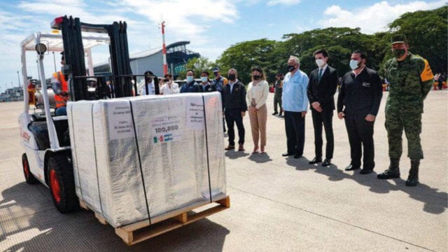 El Salvador recibe 100,800 vacunas AstraZeneca donadas por&nbsp;México