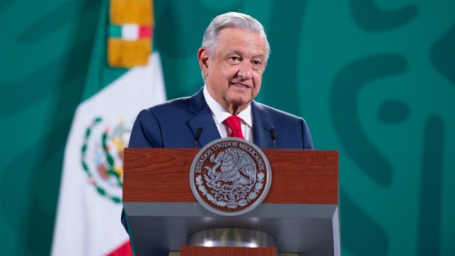AMLO festeja que el FMI eleve pronóstico de crecimiento para&nbsp;México
