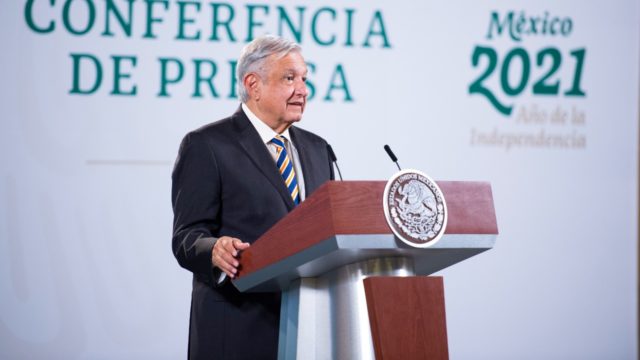 Se entera AMLO de veda electoral por consulta en plena&nbsp;mañanera