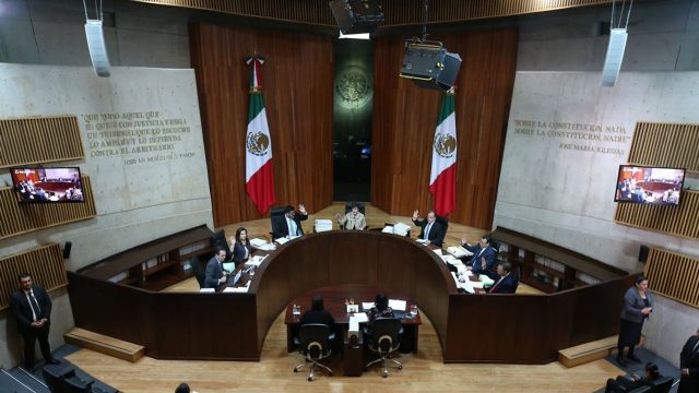 AMLO desestima cambios en Tribunal electoral; pide reforma de&nbsp;fondo