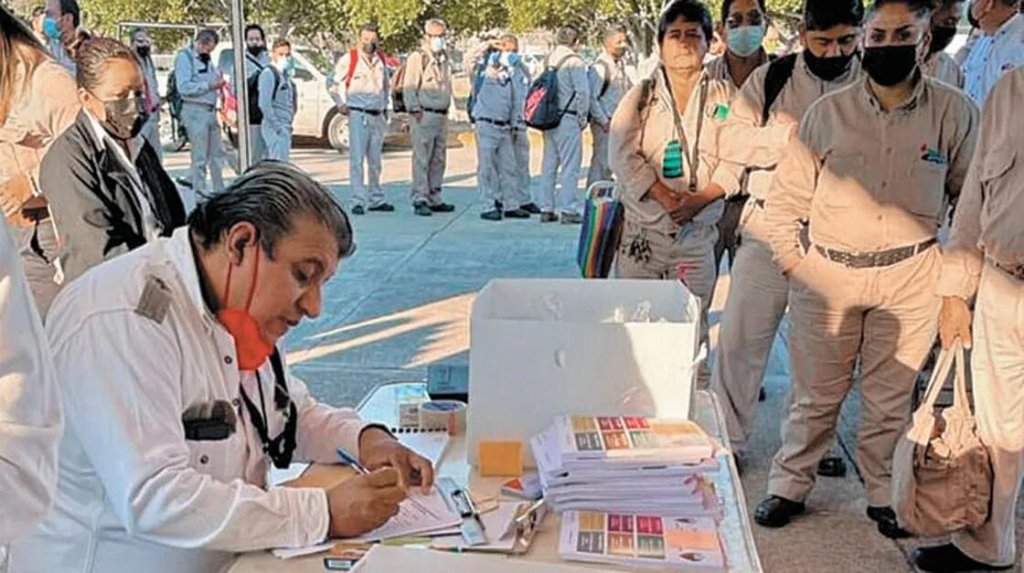 Trabajadores petroleros emiten por primera vez su voto de manera directa, libre y&nbsp;secreta.
