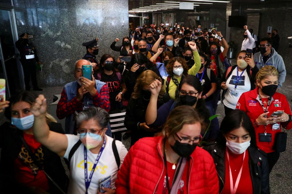 Los trabajadores sindicalizados terminan la huelga en&nbsp;Telmex.