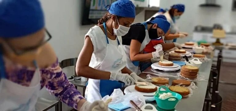 Talleres de oficio en Nuevo Laredo: desde repostería hasta limpieza de&nbsp;minisplit