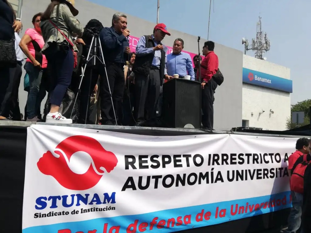 Veinte trabajadores titulados de la cúpula del STUNAM logran&nbsp;reclasificación