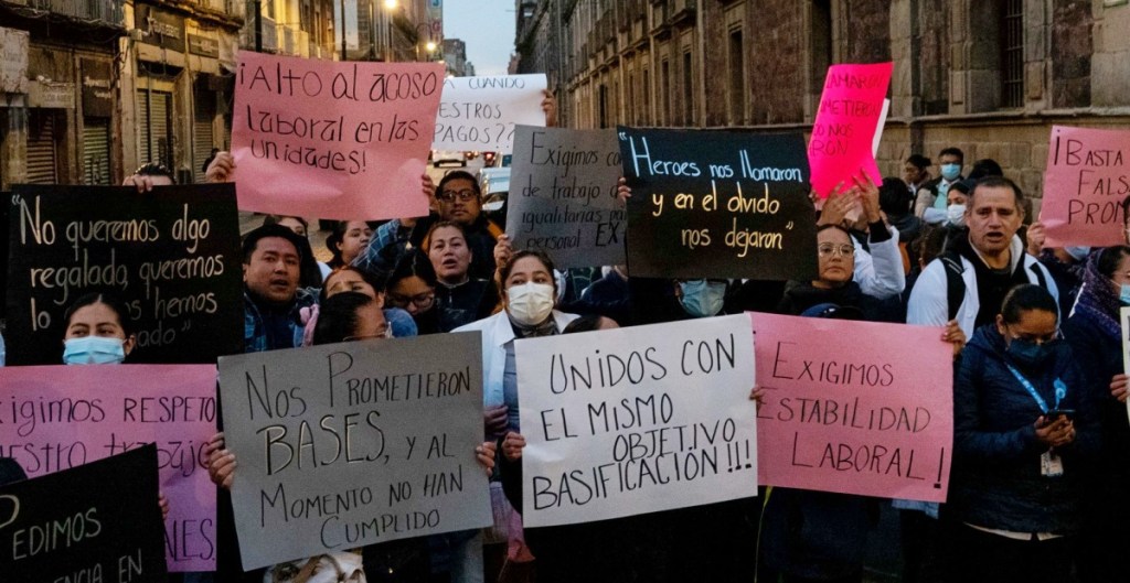 Protestan en Palacio Nacional para exigir la basificación de trabajadores contratados en&nbsp;pandemia