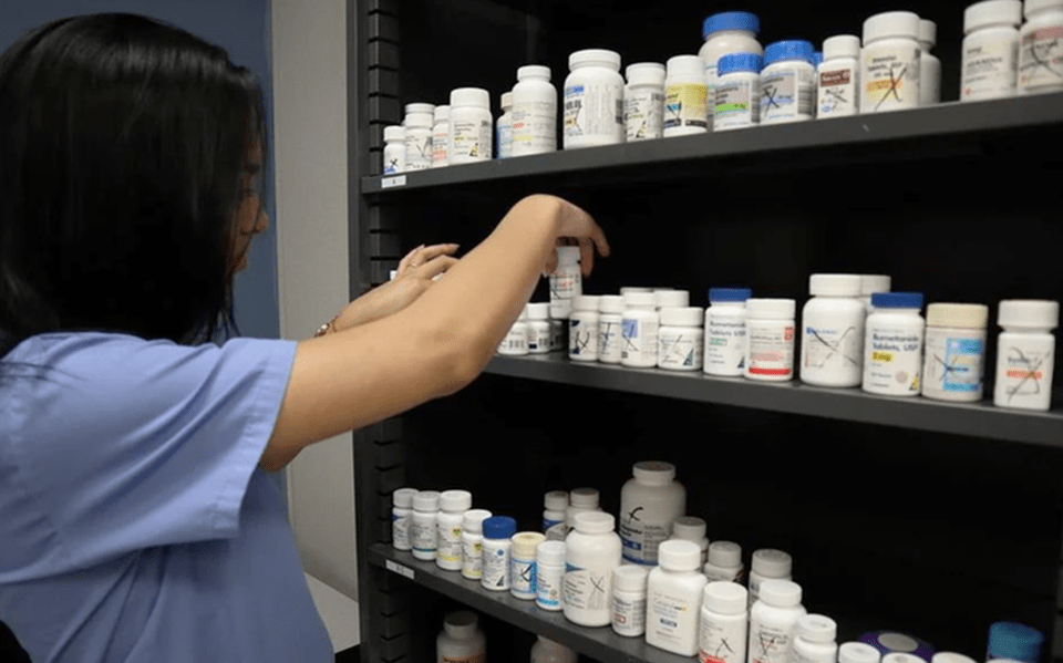 Denuncian trabajadores del IMSS presunta corrupción en compra de&nbsp;medicamentos